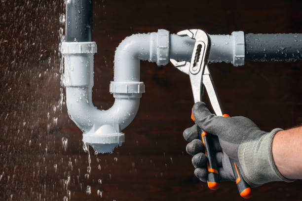 Professional Leak Detection technician working in Montgomery, IN